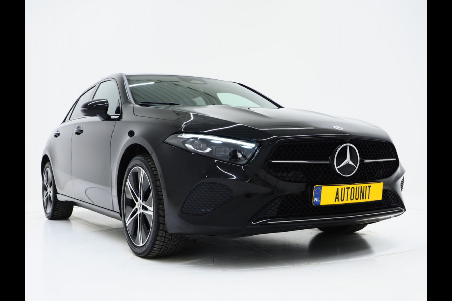 Mercedes-Benz A-Klasse 250 e Luxury Line | Panoramadak | Sfeerlicht | Camera | Keyless | Zwarte Hemel | Cruise | DAB