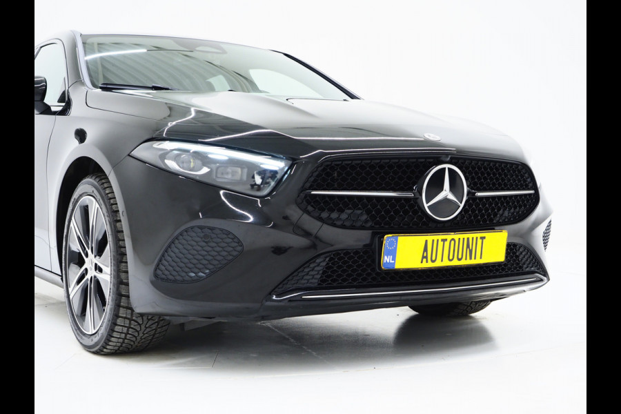 Mercedes-Benz A-Klasse 250 e Luxury Line | Panoramadak | Sfeerlicht | Camera | Keyless | Zwarte Hemel | Cruise | DAB