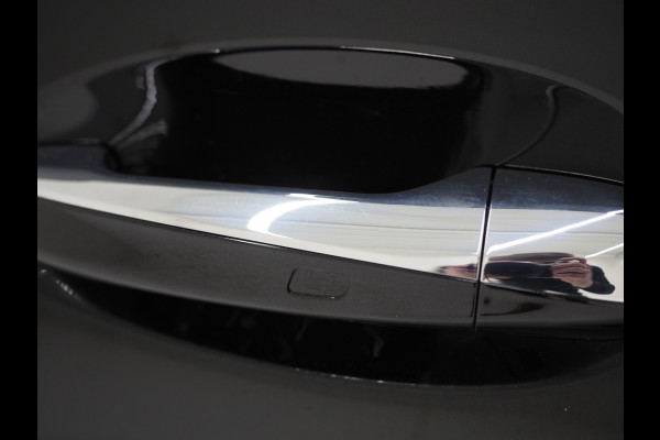 Mercedes-Benz A-Klasse 250 e Luxury Line | Panoramadak | Sfeerlicht | Camera | Keyless | Zwarte Hemel | Cruise | DAB