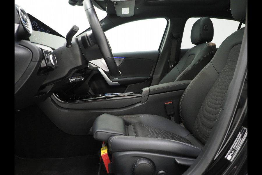 Mercedes-Benz A-Klasse 250 e Luxury Line | Panoramadak | Sfeerlicht | Camera | Keyless | Zwarte Hemel | Cruise | DAB
