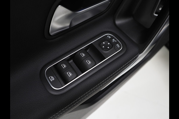Mercedes-Benz A-Klasse 250 e Luxury Line | Panoramadak | Sfeerlicht | Camera | Keyless | Zwarte Hemel | Cruise | DAB