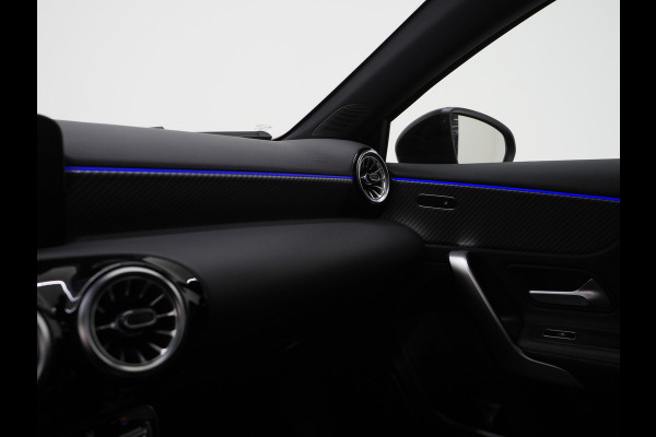 Mercedes-Benz A-Klasse 250 e Luxury Line | Panoramadak | Sfeerlicht | Camera | Keyless | Zwarte Hemel | Cruise | DAB
