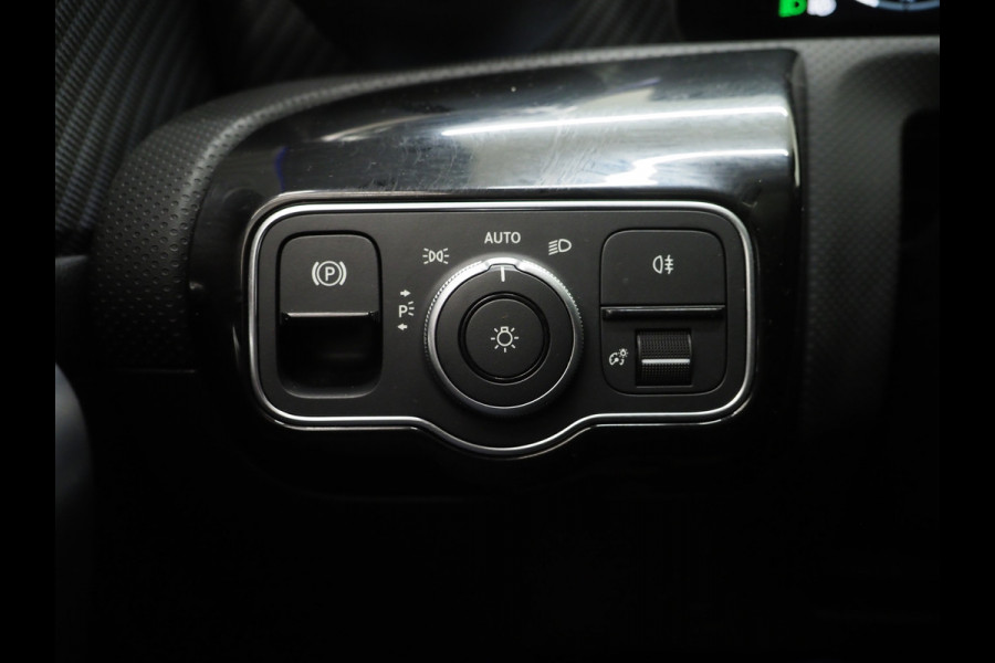 Mercedes-Benz A-Klasse 250 e Luxury Line | Panoramadak | Sfeerlicht | Camera | Keyless | Zwarte Hemel | Cruise | DAB