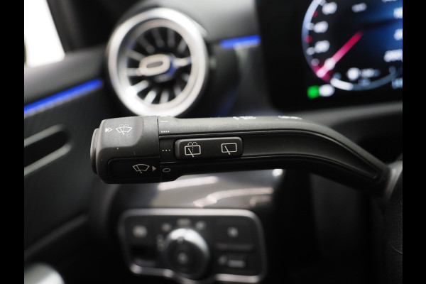 Mercedes-Benz A-Klasse 250 e Luxury Line | Panoramadak | Sfeerlicht | Camera | Keyless | Zwarte Hemel | Cruise | DAB