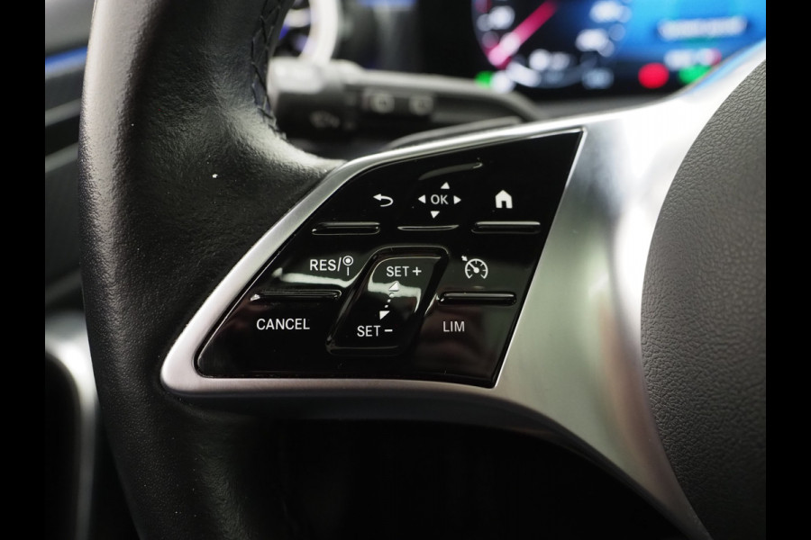 Mercedes-Benz A-Klasse 250 e Luxury Line | Panoramadak | Sfeerlicht | Camera | Keyless | Zwarte Hemel | Cruise | DAB