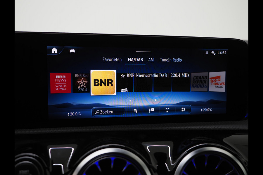 Mercedes-Benz A-Klasse 250 e Luxury Line | Panoramadak | Sfeerlicht | Camera | Keyless | Zwarte Hemel | Cruise | DAB