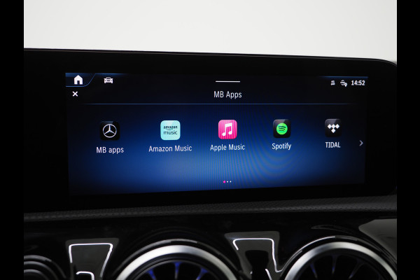 Mercedes-Benz A-Klasse 250 e Luxury Line | Panoramadak | Sfeerlicht | Camera | Keyless | Zwarte Hemel | Cruise | DAB