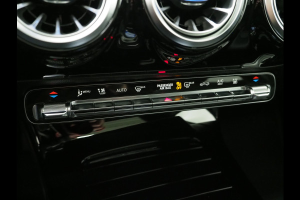 Mercedes-Benz A-Klasse 250 e Luxury Line | Panoramadak | Sfeerlicht | Camera | Keyless | Zwarte Hemel | Cruise | DAB