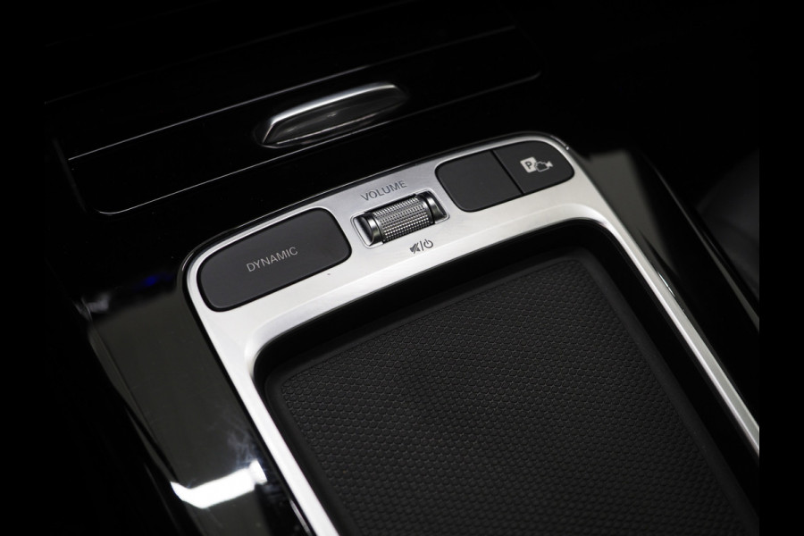 Mercedes-Benz A-Klasse 250 e Luxury Line | Panoramadak | Sfeerlicht | Camera | Keyless | Zwarte Hemel | Cruise | DAB