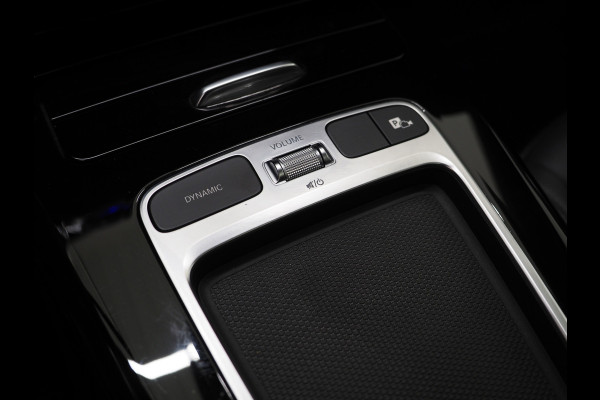 Mercedes-Benz A-Klasse 250 e Luxury Line | Panoramadak | Sfeerlicht | Camera | Keyless | Zwarte Hemel | Cruise | DAB