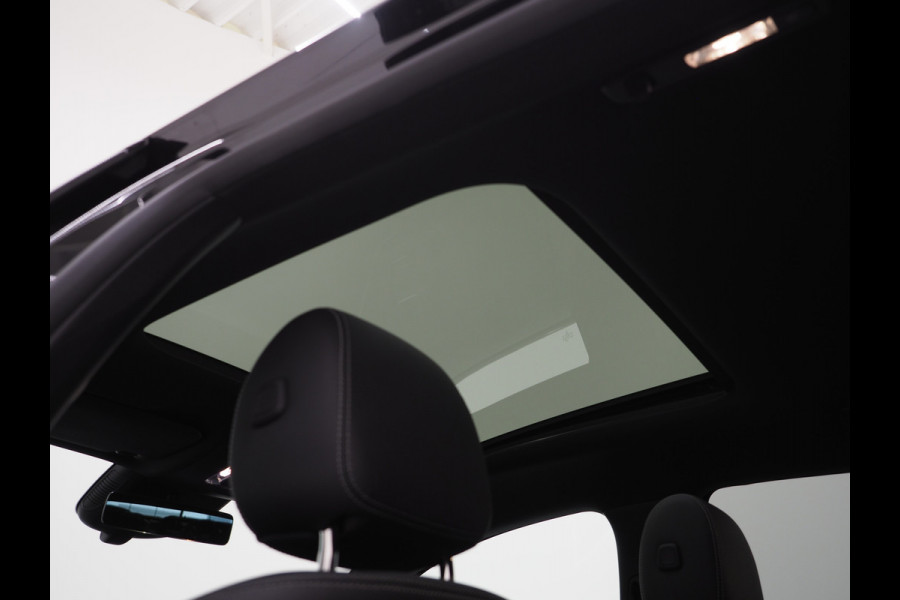 Mercedes-Benz A-Klasse 250 e Luxury Line | Panoramadak | Sfeerlicht | Camera | Keyless | Zwarte Hemel | Cruise | DAB