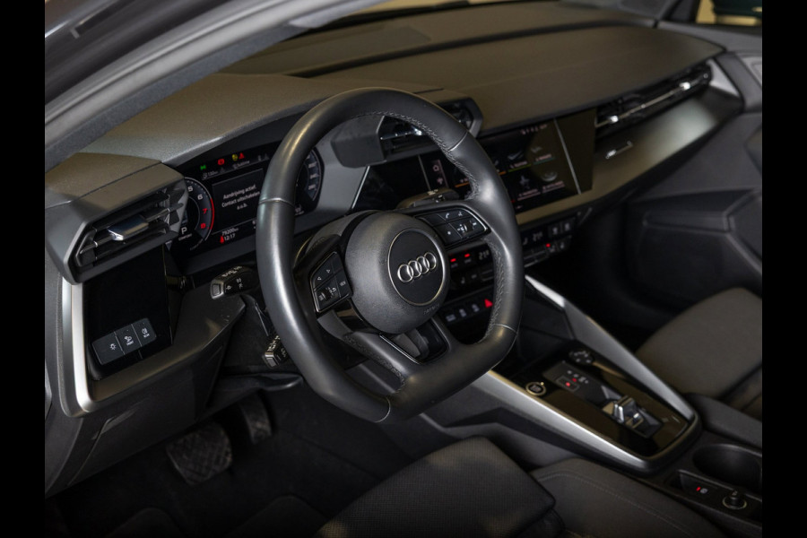 Audi A3 Limousine 35 TFSI Advanced edition / 150pk / Stoelverwarming / Adaptieve cruise control / Achteruitrij camera /