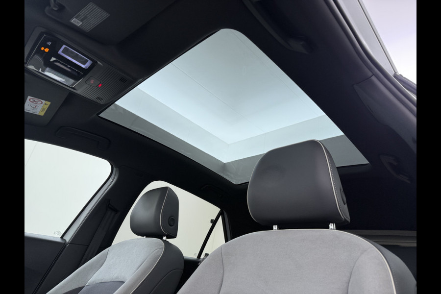 Volkswagen ID.3 First Max 62kWh Pano-Dak Elektr.Stoelen Adap.Cruise Camera Head-Up Matrix-Led Elektr.Stoelen 20"lm Navi Ecc Keyless Advanced SOH 89% Ergo Active Stoelen Stuur+Stoelverwarming Led-a-licht dynamisch Apple Carplay Android Auto Dodehoek detector Origineel Nederlandse Auto € 49.176 nieuw!
