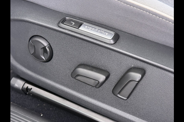 Volkswagen ID.3 First Max 62kWh Pano-Dak Elektr.Stoelen Adap.Cruise Camera Head-Up Matrix-Led Elektr.Stoelen 20"lm Navi Ecc Keyless Advanced SOH 89% Ergo Active Stoelen Stuur+Stoelverwarming Led-a-licht dynamisch Apple Carplay Android Auto Dodehoek detector Origineel Nederlandse Auto € 49.176 nieuw!