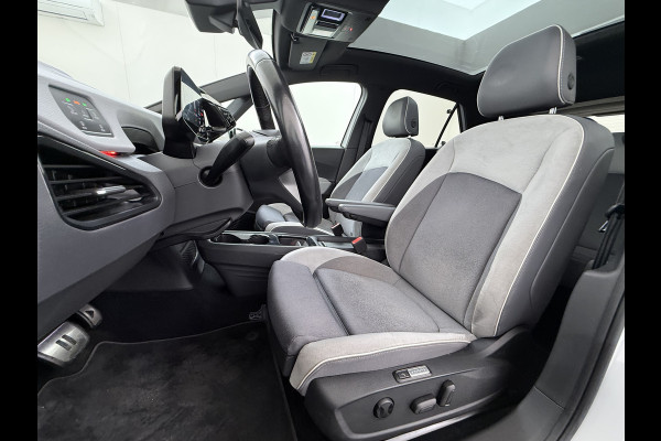 Volkswagen ID.3 First Max 62kWh Pano-Dak Elektr.Stoelen Adap.Cruise Camera Head-Up Matrix-Led Elektr.Stoelen 20"lm Navi Ecc Keyless Advanced SOH 89% Ergo Active Stoelen Stuur+Stoelverwarming Led-a-licht dynamisch Apple Carplay Android Auto Dodehoek detector Origineel Nederlandse Auto € 49.176 nieuw!