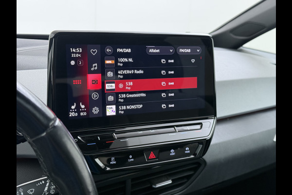 Volkswagen ID.3 First Max 62kWh Pano-Dak Elektr.Stoelen Adap.Cruise Camera Head-Up Matrix-Led Elektr.Stoelen 20"lm Navi Ecc Keyless Advanced SOH 89% Ergo Active Stoelen Stuur+Stoelverwarming Led-a-licht dynamisch Apple Carplay Android Auto Dodehoek detector Origineel Nederlandse Auto € 49.176 nieuw!