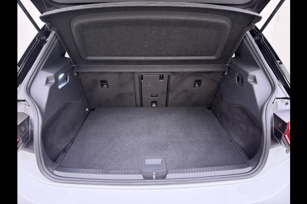 Volkswagen ID.3 First Max 62kWh Pano-Dak Elektr.Stoelen Adap.Cruise Camera Head-Up Matrix-Led Elektr.Stoelen 20"lm Navi Ecc Keyless Advanced SOH 89% Ergo Active Stoelen Stuur+Stoelverwarming Led-a-licht dynamisch Apple Carplay Android Auto Dodehoek detector Origineel Nederlandse Auto € 49.176 nieuw!