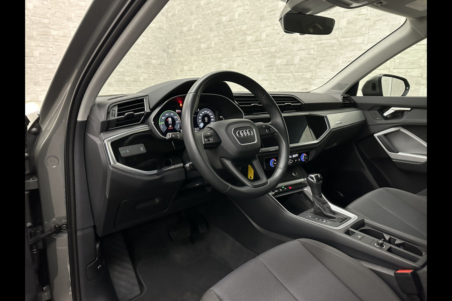 Audi Q3 45 TFSI e 245PK Hybrid | 96% SOH | Cruise Contol | Getint Glas | Dodehoek | Carplay | Navi | Chronos Grau | Side Assist |  30dkm! | 2022 | Rijklaarprijs incl. 12 mnd. Bovag Garantie.