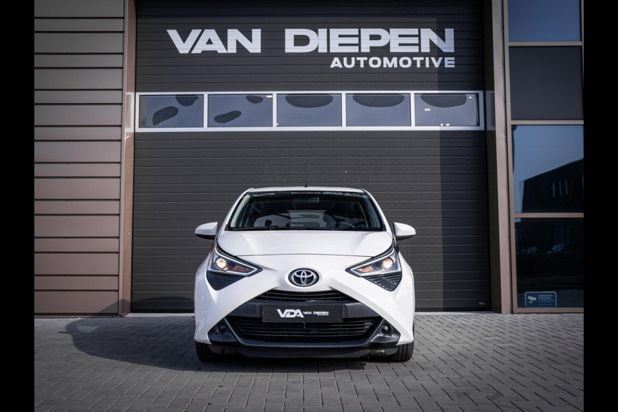 Toyota Aygo 1.0 VVT-i x-play - Automaat l NAP l Camera l App Carplay l Airco