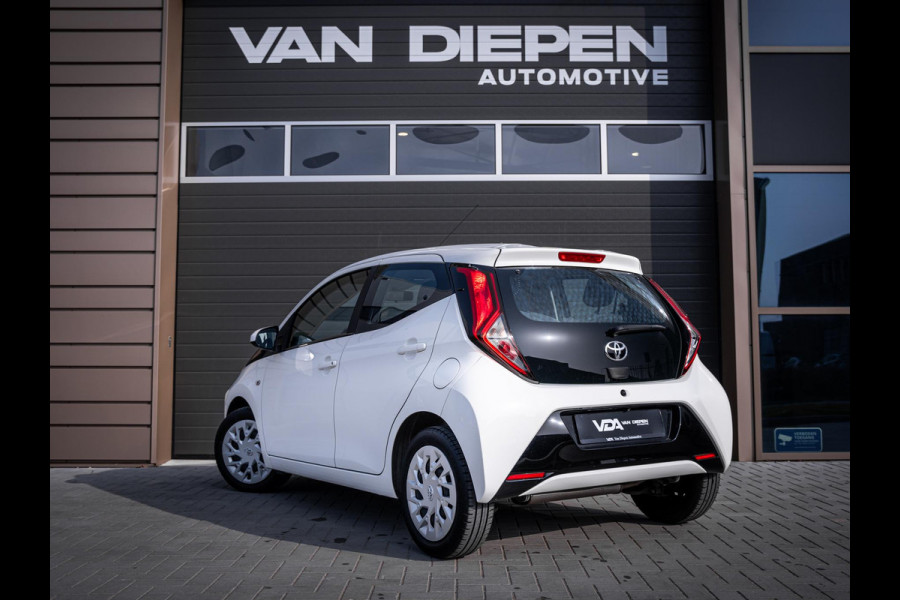 Toyota Aygo 1.0 VVT-i x-play - Automaat l NAP l Camera l App Carplay l Airco