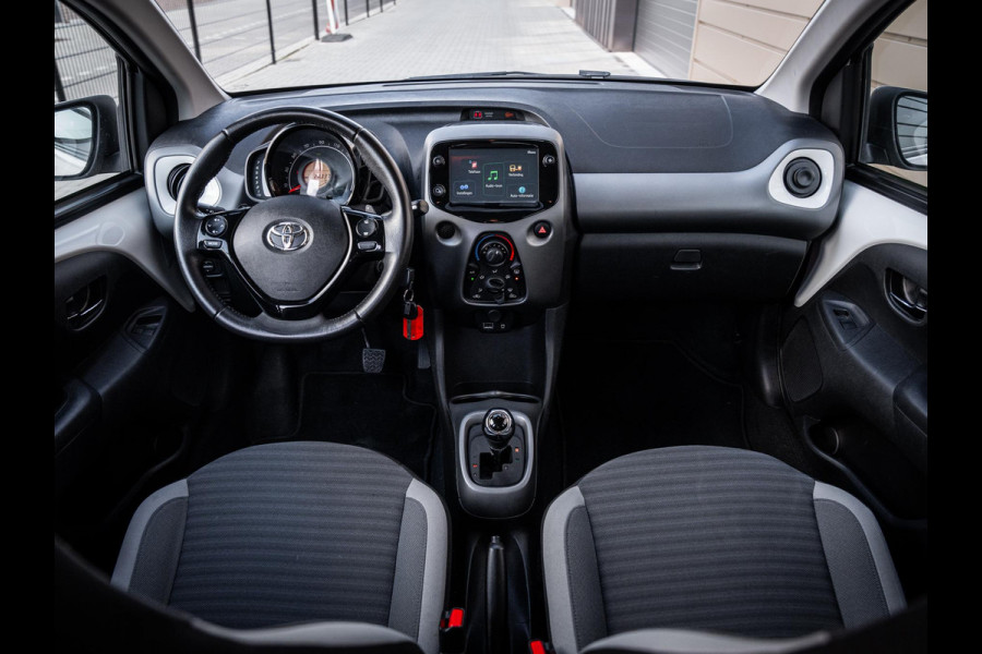 Toyota Aygo 1.0 VVT-i x-play - Automaat l NAP l Camera l App Carplay l Airco