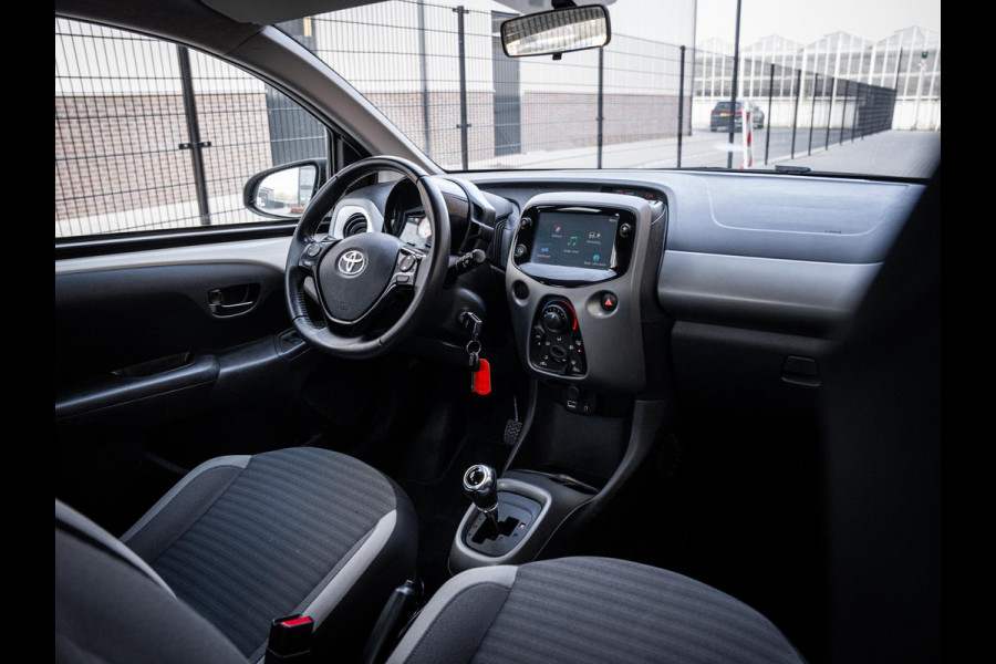Toyota Aygo 1.0 VVT-i x-play - Automaat l NAP l Camera l App Carplay l Airco