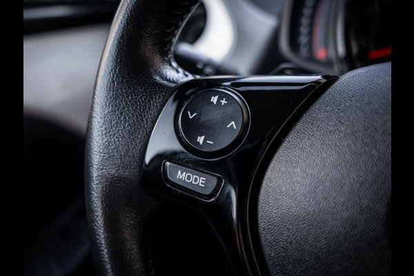 Toyota Aygo 1.0 VVT-i x-play - Automaat l NAP l Camera l App Carplay l Airco