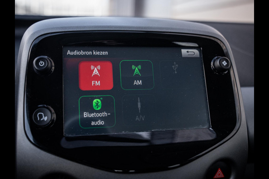 Toyota Aygo 1.0 VVT-i x-play - Automaat l NAP l Camera l App Carplay l Airco