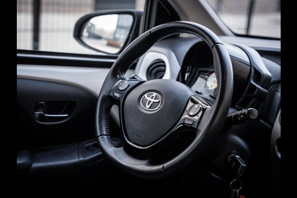 Toyota Aygo 1.0 VVT-i x-play - Automaat l NAP l Camera l App Carplay l Airco