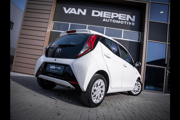 Toyota Aygo 1.0 VVT-i x-play - Automaat l NAP l Camera l App Carplay l Airco