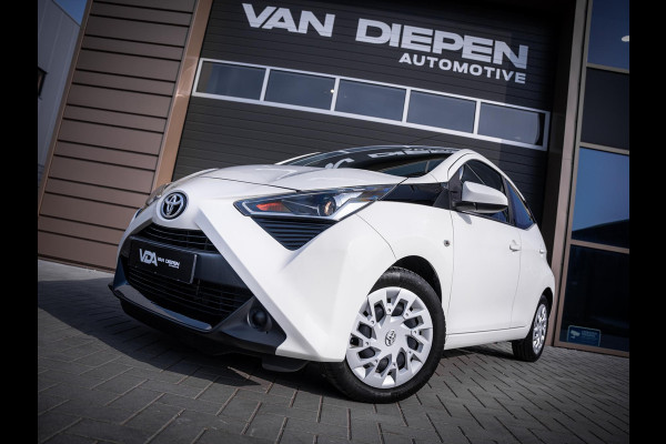 Toyota Aygo 1.0 VVT-i x-play - Automaat l NAP l Camera l App Carplay l Airco