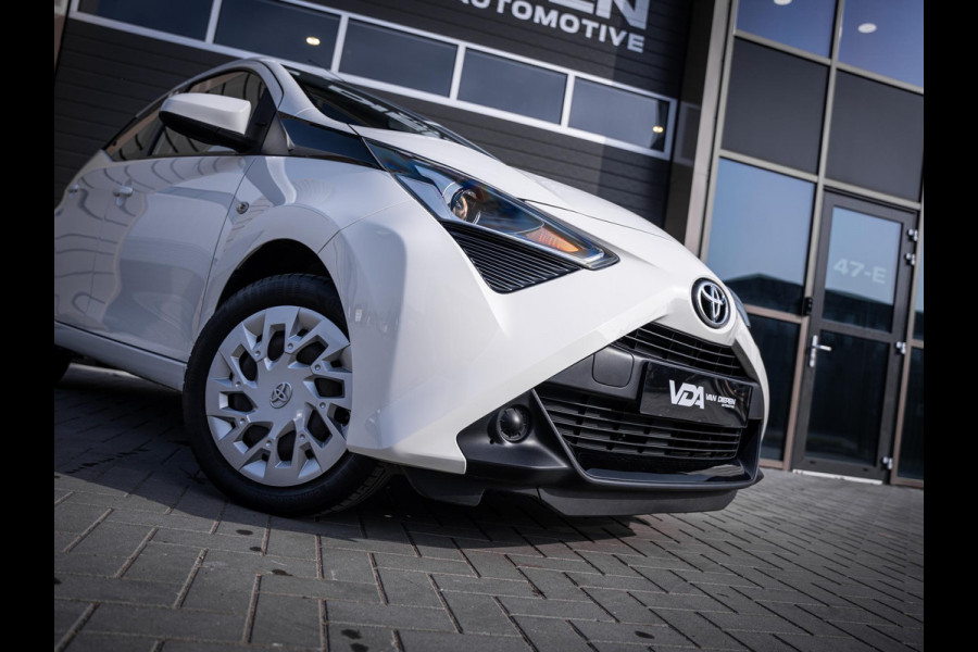 Toyota Aygo 1.0 VVT-i x-play - Automaat l NAP l Camera l App Carplay l Airco