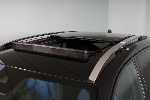 Lynk & Co 01 1.5 PHEV 261PK MY24 | Black pakket | Donkere hemel | 7.4 kWh Boordlader | Stoel-+Stuurverw. | 360 Camera | S/K-panodak | Adapt. Cruise | Memory | Elek. klep | LM 20" | 0721