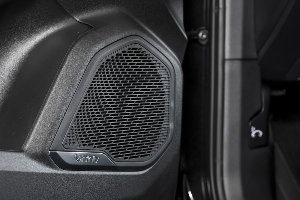 Lynk & Co 01 1.5 PHEV 261PK MY24 | Black pakket | Donkere hemel | 7.4 kWh Boordlader | Stoel-+Stuurverw. | 360 Camera | S/K-panodak | Adapt. Cruise | Memory | Elek. klep | LM 20" | 0721