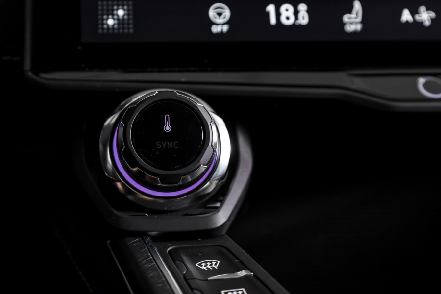 Lynk & Co 01 1.5 PHEV 261PK MY24 | Black pakket | Donkere hemel | 7.4 kWh Boordlader | Stoel-+Stuurverw. | 360 Camera | S/K-panodak | Adapt. Cruise | Memory | Elek. klep | LM 20" | 0721