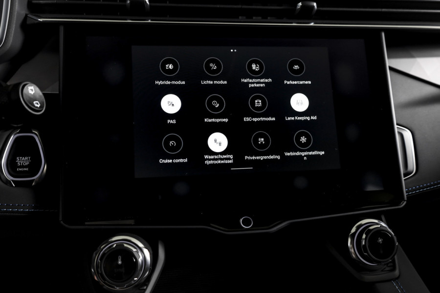 Lynk & Co 01 1.5 PHEV 261PK MY24 | Black pakket | Donkere hemel | 7.4 kWh Boordlader | Stoel-+Stuurverw. | 360 Camera | S/K-panodak | Adapt. Cruise | Memory | Elek. klep | LM 20" | 0721