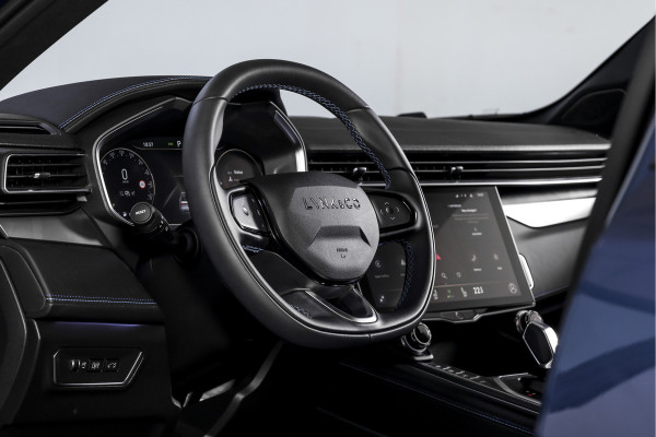 Lynk & Co 01 1.5 PHEV 261PK MY24 | Black Pakket | Donkere hemel | 7.4 kWh Boordlader | Stoel-+Stuurverw. |  360 Camera S/K-panodak | Adapt. Cruise | Memory |  | Elek. klep | LM 20" | 1156