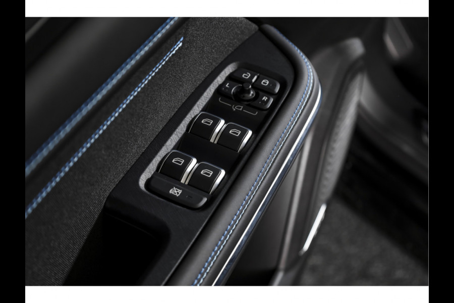 Lynk & Co 01 1.5 PHEV 261PK MY24 | Black Pakket | Donkere hemel | 7.4 kWh Boordlader | Stoel-+Stuurverw. |  360 Camera S/K-panodak | Adapt. Cruise | Memory |  | Elek. klep | LM 20" | 1156