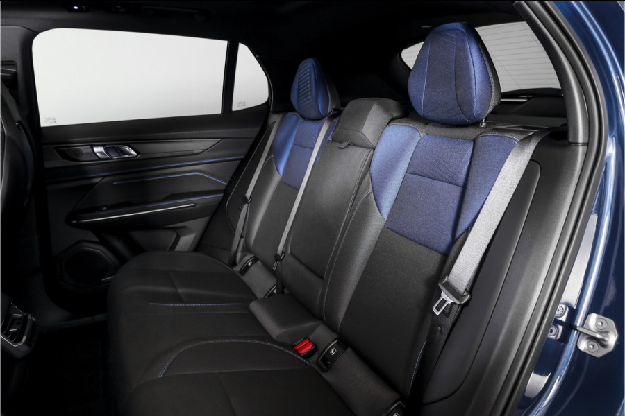 Lynk & Co 01 1.5 PHEV 261PK MY24 | Black Pakket | Donkere hemel | 7.4 kWh Boordlader | Stoel-+Stuurverw. |  360 Camera S/K-panodak | Adapt. Cruise | Memory |  | Elek. klep | LM 20" | 1156