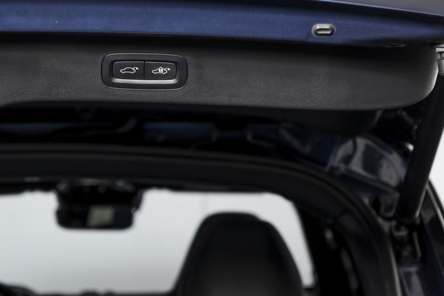 Lynk & Co 01 1.5 PHEV 261PK MY24 | Black Pakket | Donkere hemel | 7.4 kWh Boordlader | Stoel-+Stuurverw. |  360 Camera S/K-panodak | Adapt. Cruise | Memory |  | Elek. klep | LM 20" | 1156