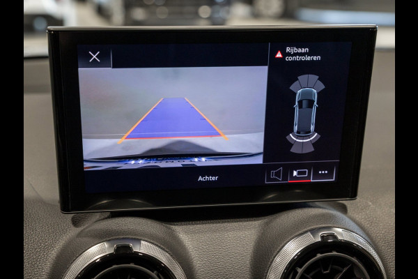 Audi Q2 35 TFSI S Edition / 150pk / Stoelverwarming / Achteruitrij camera / Adaptieve cruise control /