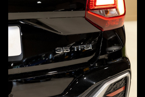 Audi Q2 35 TFSI S Edition / 150pk / Stoelverwarming / Achteruitrij camera / Adaptieve cruise control /