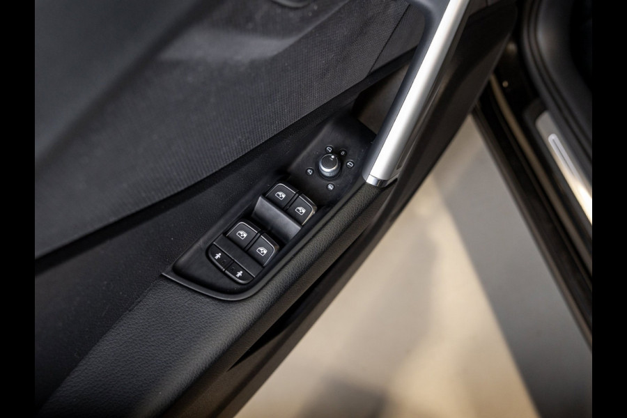 Audi Q2 35 TFSI S Edition / 150pk / Stoelverwarming / Achteruitrij camera / Adaptieve cruise control /