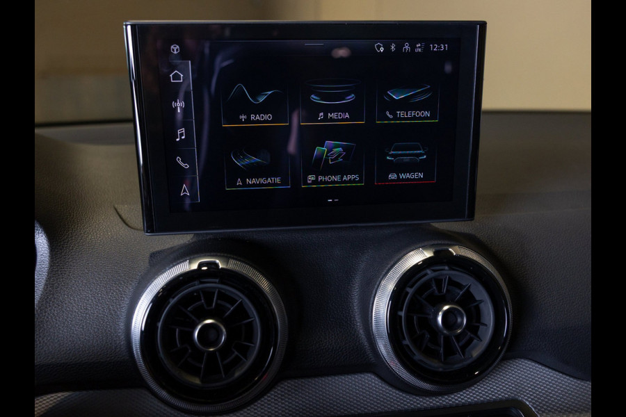 Audi Q2 35 TFSI S Edition / 150pk / Stoelverwarming / Achteruitrij camera / Adaptieve cruise control /