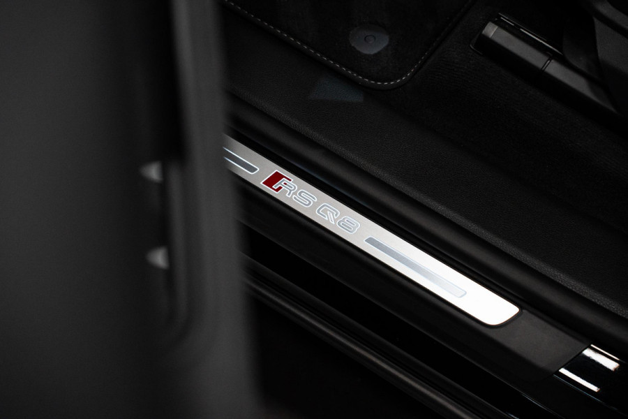 Audi Q8 4.0 TFSI RS Q8 quattro Performance *Achteras-besturing / Standkachel / Panorama / Bang & Olufsen / Stoelventilatie & massage / HUD*