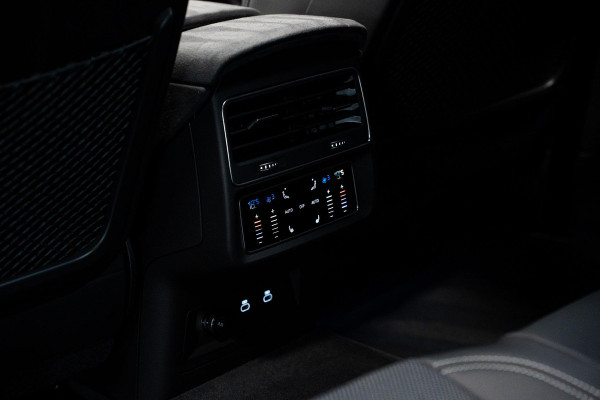 Audi Q8 4.0 TFSI RS Q8 quattro Performance *Achteras-besturing / Standkachel / Panorama / Bang & Olufsen / Stoelventilatie & massage / HUD*
