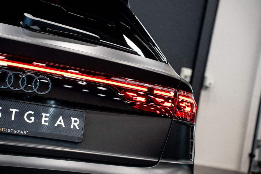 Audi Q8 4.0 TFSI RS Q8 quattro Performance *Achteras-besturing / Standkachel / Panorama / Bang & Olufsen / Stoelventilatie & massage / HUD*