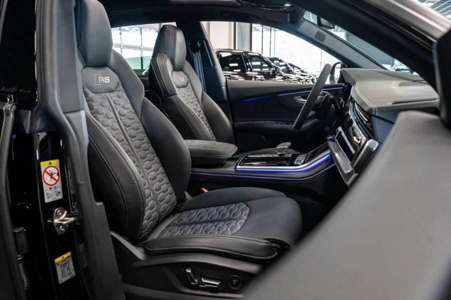 Audi Q8 4.0 TFSI RS Q8 quattro Performance *Achteras-besturing / Standkachel / Panorama / Bang & Olufsen / Stoelventilatie & massage / HUD*