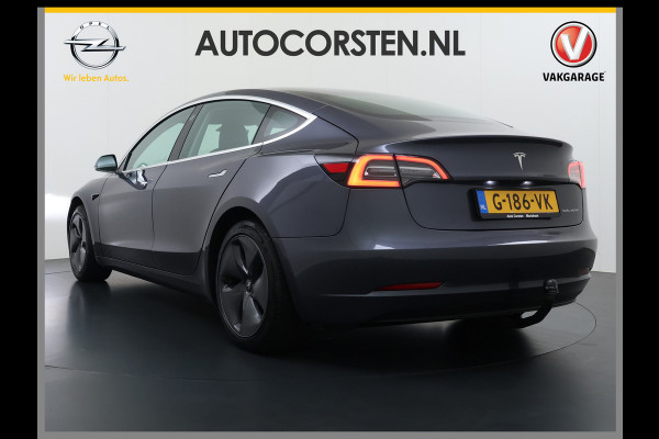 Tesla Model 3 Long Range AWD 75kWh Trekhaak AutoPilot Leeer Pano-dak Adaptive-Cruise Camera's Elektr.-Stuur+Stoelen+Spiegels+Geheugen+Easy-Ent Navi LED DAB Voorverwarmen interieur Keyless One-Pedal-Drive 4WD SOH 86% 1.000KG Trekgewicht Origineel Nederlandse Auto Fabrieksgarantie op Accu en Motor tot 19-12-2027/192.00km € 60.430 nieuw!