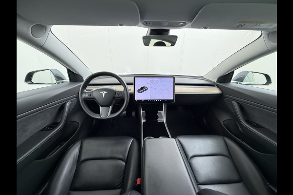 Tesla Model 3 Long Range AWD 75kWh Trekhaak AutoPilot Leeer Pano-dak Adaptive-Cruise Camera's Elektr.-Stuur+Stoelen+Spiegels+Geheugen+Easy-Ent Navi LED DAB Voorverwarmen interieur Keyless One-Pedal-Drive 4WD SOH 86% 1.000KG Trekgewicht Origineel Nederlandse Auto Fabrieksgarantie op Accu en Motor tot 19-12-2027/192.00km € 60.430 nieuw!